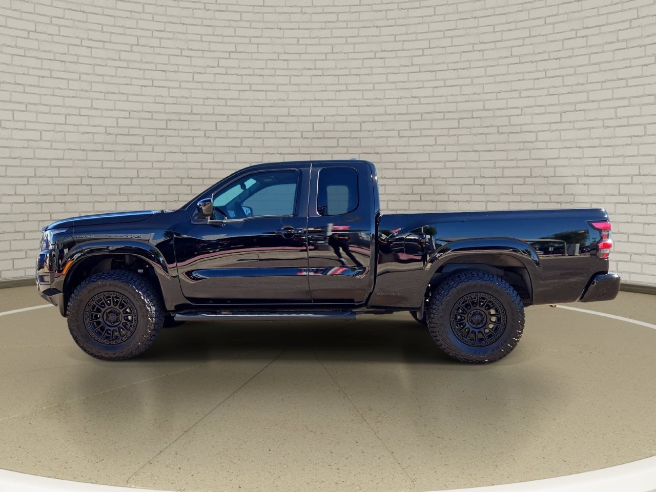 Certified 2025 Nissan Frontier SV RWD image 8