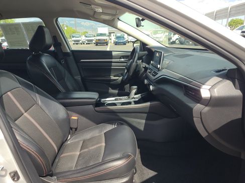 Used 2024 Nissan Altima 2.5 SR FWD image 29