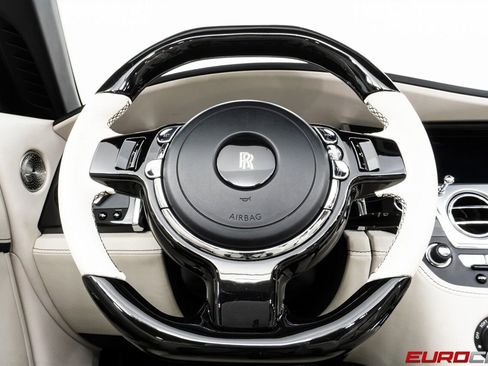 Used 2018 Rolls-Royce Dawn image 27