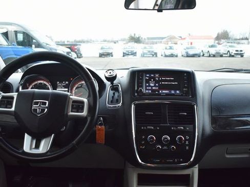 Used 2013 Dodge Grand Caravan SXT w/ Rear Park Assist Pkg image 34