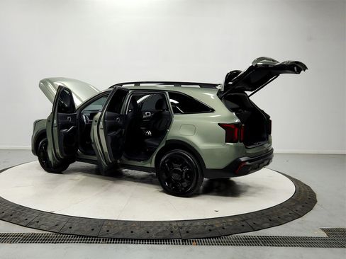 Used 2025 Kia Sorento SX image 13