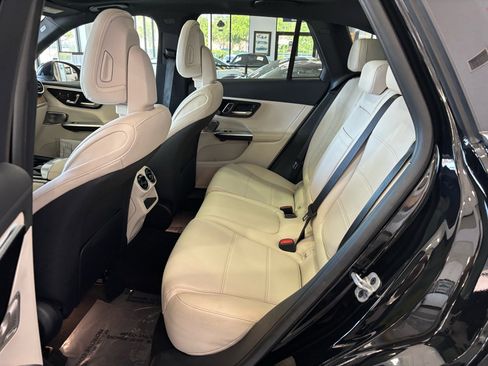 Used 2024 Mercedes-Benz GLC 300 image 6