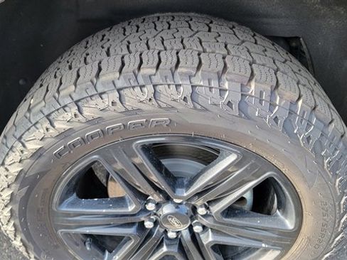 Used 2020 Ford Expedition XLT w/ Equipment Group 202A image 12