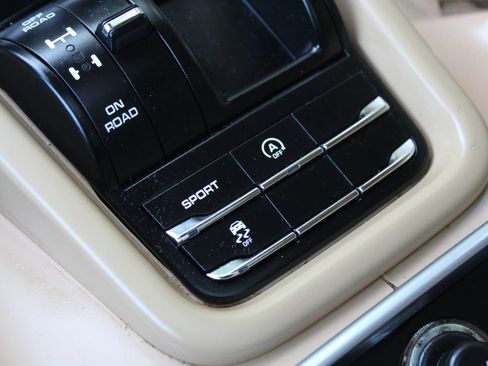 Used 2014 Porsche Cayenne AWD/4WD image 29