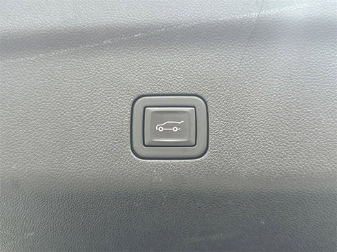 Used 2023 Chevrolet Suburban LT image 33