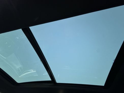 Used 2025 Volkswagen Atlas Cross Sport SE w/ Panoramic Sunroof Package image 23