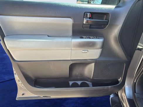 Used 2017 Toyota Sequoia SR5 w/ Premium Package AWD/4WD image 20
