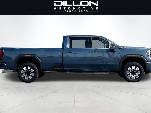 Used 2025 GMC Sierra 3500 Denali w/ Denali Reserve Package AWD/4WD image 3