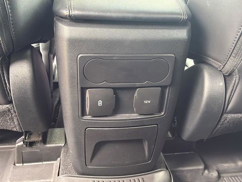 Used 2022 Ford Explorer XLT w/ Equipment Group 202A image 25