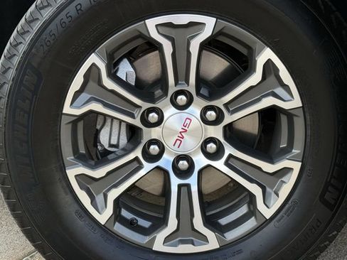 Used 2025 GMC Sierra 1500 SLT AWD/4WD image 10