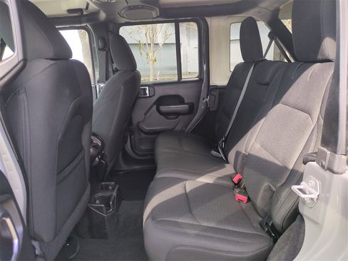 Certified 2018 Jeep Wrangler Unlimited Sport S image 16