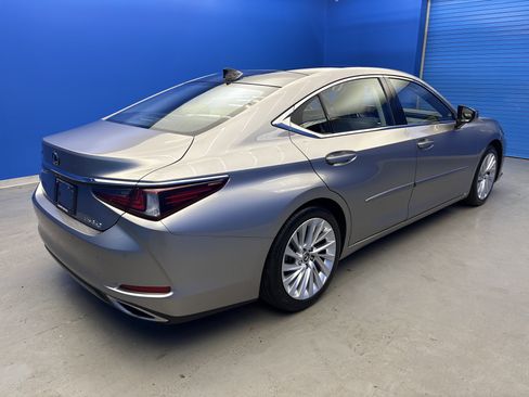 Used 2020 Lexus ES 350 Luxury image 7