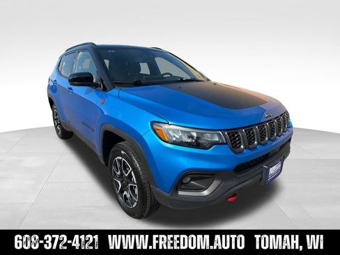 Used 2025 Jeep Compass Trailhawk AWD/4WD image 7