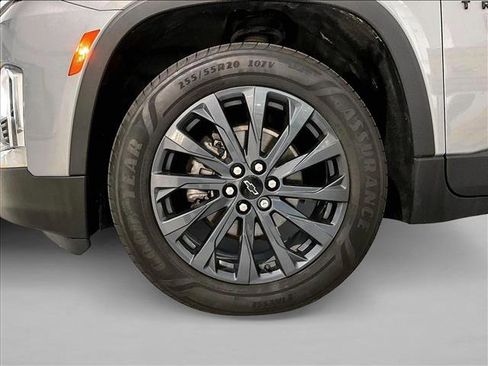 Used 2023 Chevrolet Traverse RS FWD image 10