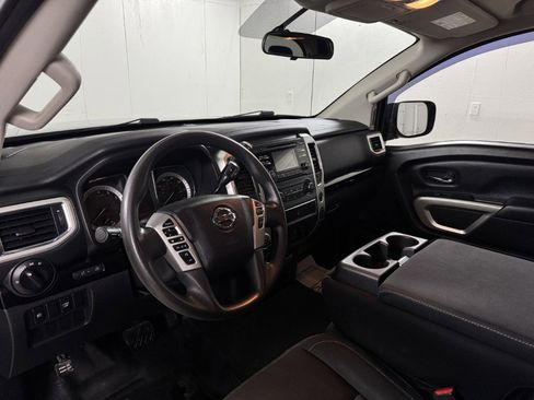 Used 2017 Nissan Titan SV image 16