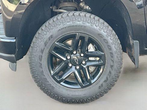 Used 2021 Chevrolet Silverado 1500 Custom Trail Boss AWD/4WD image 29