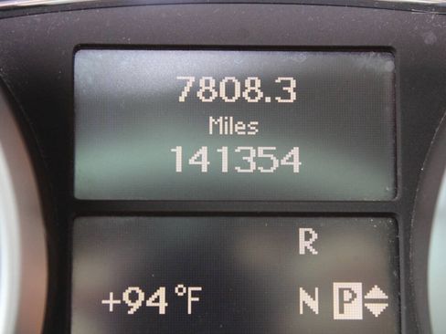 Used 2010 Mercedes-Benz ML 350 BlueTEC 4MATIC image 9