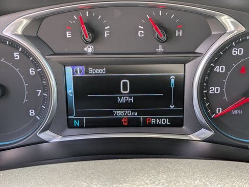 Used 2018 Chevrolet Equinox Premier FWD image 36