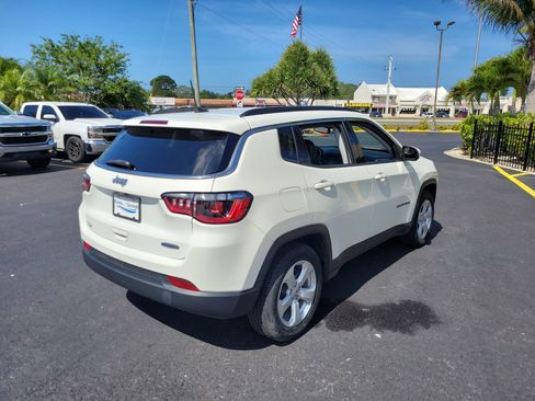 Used 2021 Jeep Compass Latitude FWD image 5