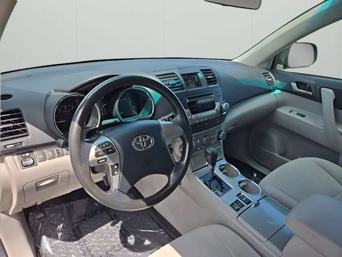 Used 2012 Toyota Highlander 4WD w/ Tech Pkg image 11