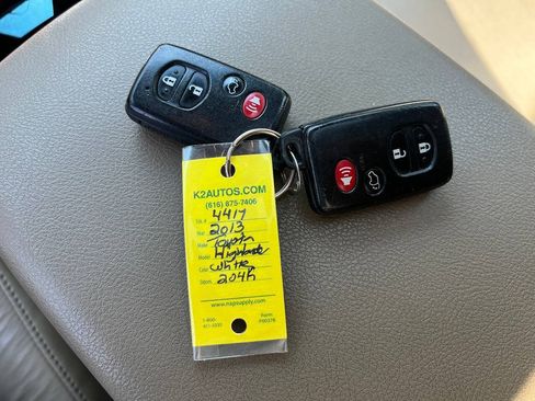 Used 2013 Toyota Highlander Limited AWD/4WD image 15