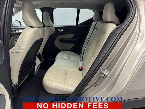 Used 2022 Volvo XC40 T5 Momentum w/ Climate Package image 15