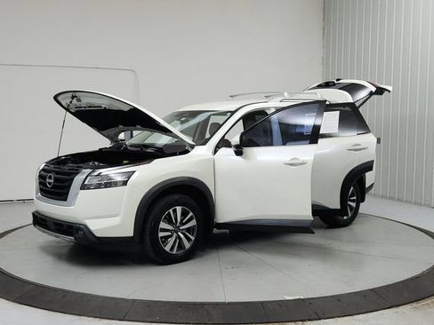 Used 2023 Nissan Pathfinder SL FWD image 11