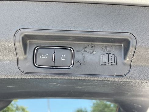 Used 2023 Ford Explorer Limited RWD image 31
