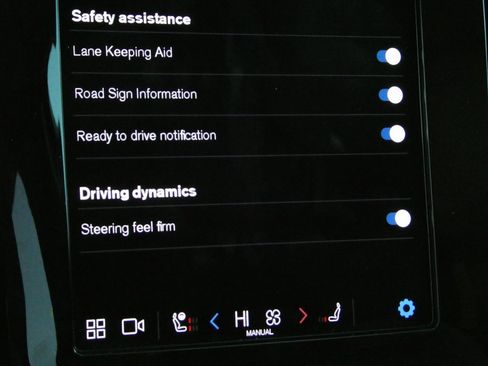 Used 2024 Volvo XC40 B5 Plus image 41