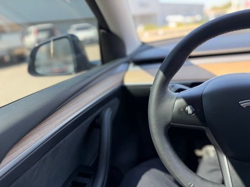 Used 2023 Tesla Model Y Long Range AWD/4WD image 7