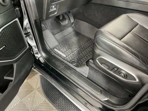 Used 2022 Jeep Wagoneer Series III w/ Rear Seat Entertainment Group AWD/4WD image 15