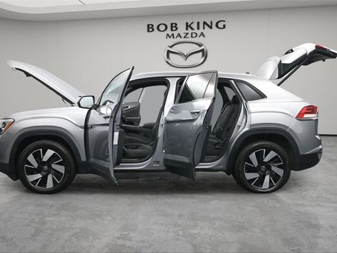 Used 2025 Volkswagen Atlas Cross Sport SE image 22