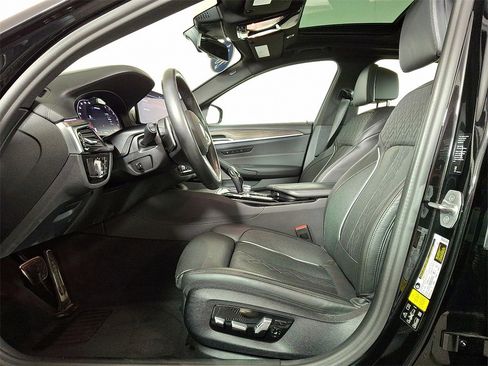 Used 2021 BMW M550i xDrive w/ Dynamic Handling Package image 15