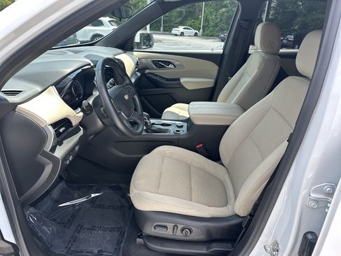 Used 2023 Chevrolet Traverse LT FWD image 16
