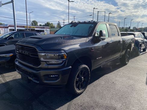 Used 2023 RAM 3500 Laramie AWD/4WD image 4