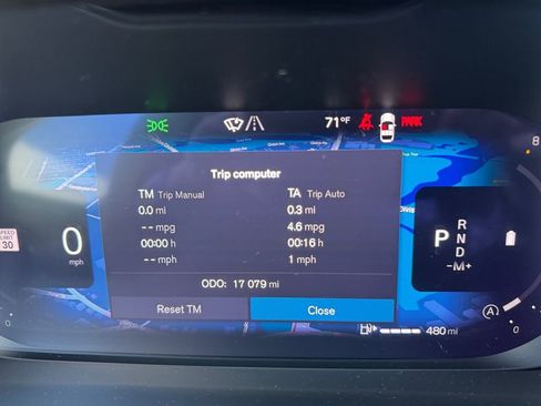 Used 2025 Volvo XC40 B5 Plus AWD/4WD image 29