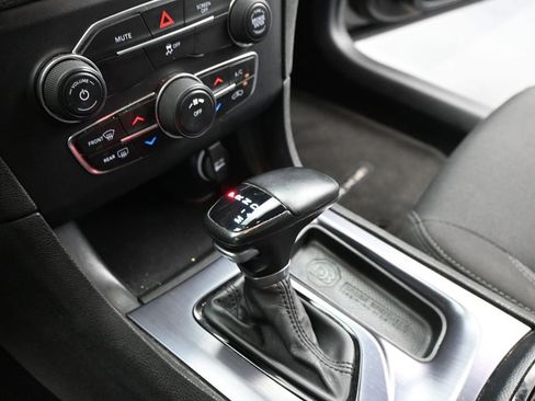 Used 2017 Dodge Charger SE w/ Blacktop Package RWD image 15
