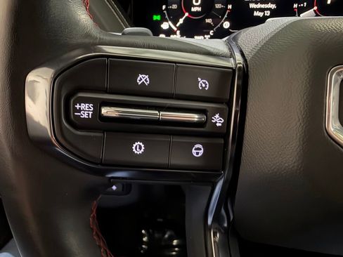 Used 2025 GMC Yukon AT4 Ultimate AWD/4WD image 19