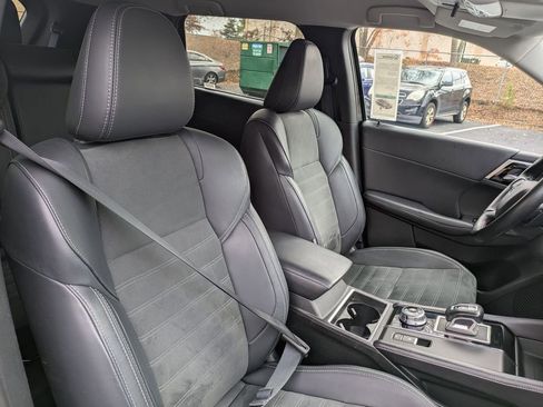 Used 2024 Mitsubishi Outlander SE image 29