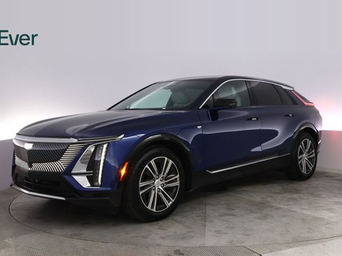 Used 2024 Cadillac Lyriq Luxury RWD image 2
