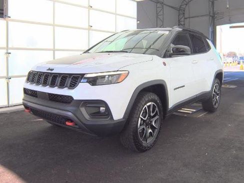 Used 2024 Jeep Compass Trailhawk w/ Trailhawk Elite Group AWD/4WD image 4