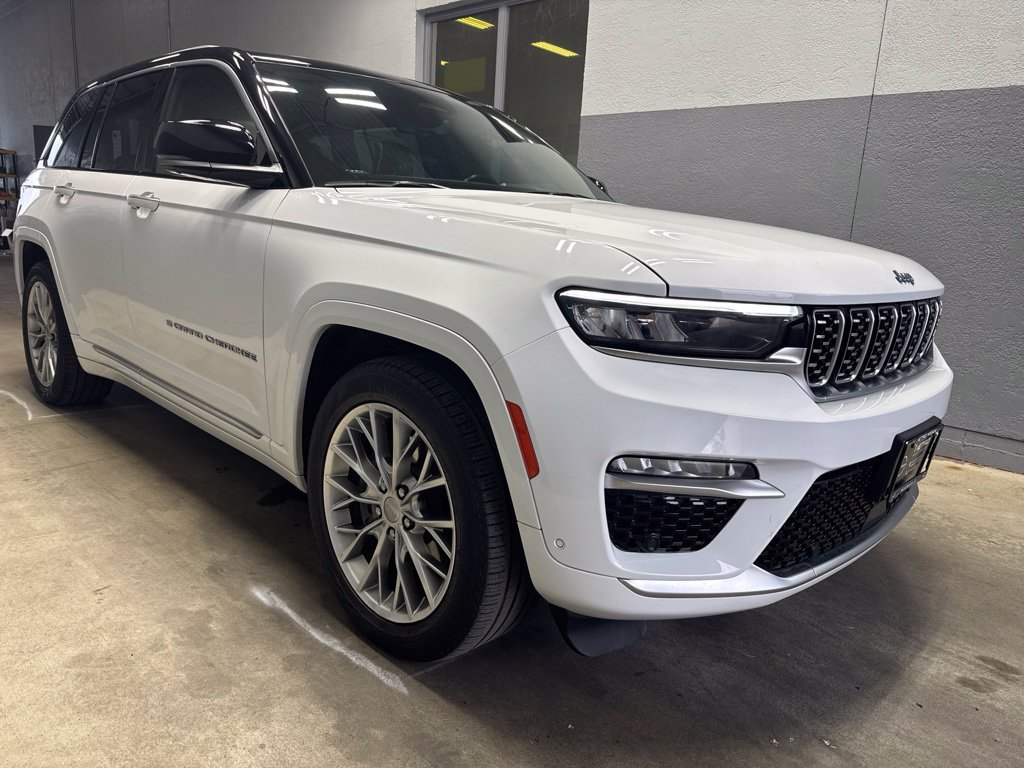 Used 2023 Jeep Grand Cherokee Summit w/ Advanced Protech Group IV AWD/4WD image 6