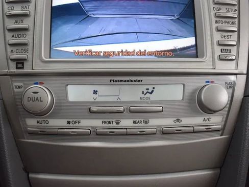 Used 2011 Toyota Camry XLE w/ SE/XLE Extra-Value Pkg image 29