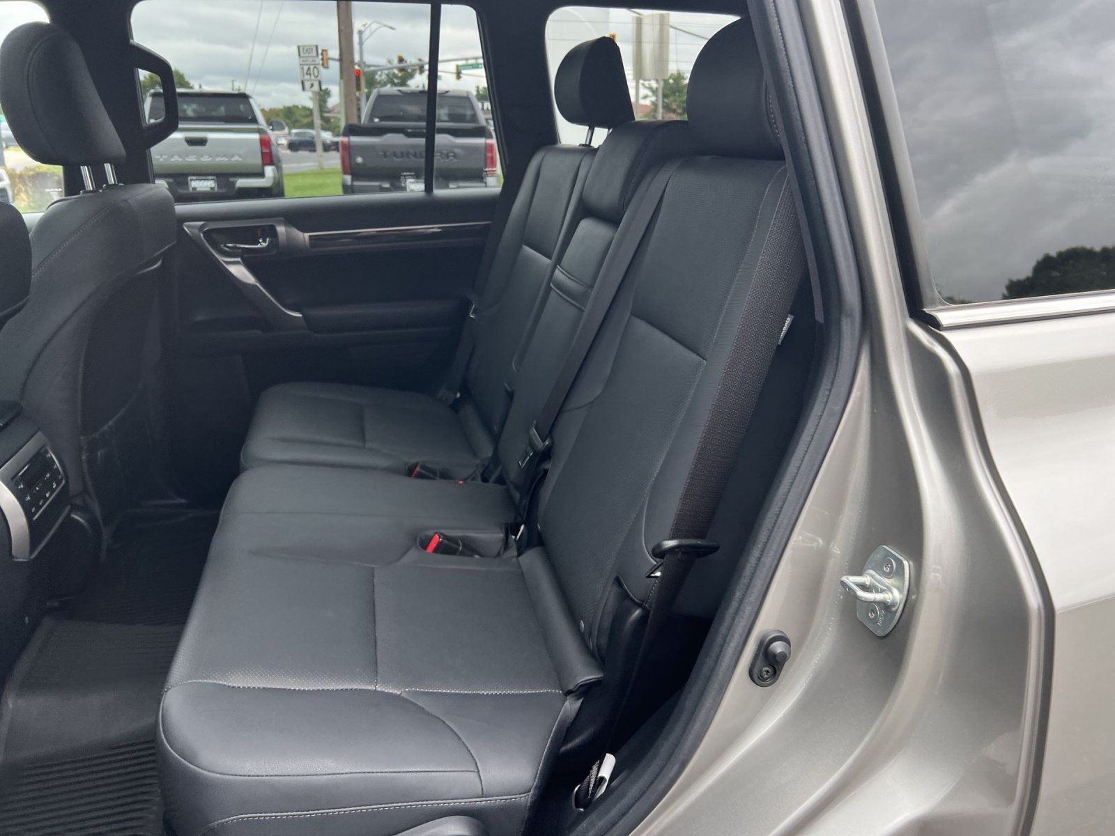 Used 2023 Lexus GX 460 Premium w/ Premium Package AWD/4WD image 25