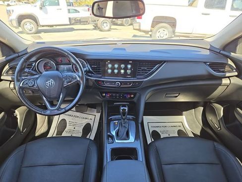 Used 2018 Buick Regal Essence w/ Driver Confidence Package #1 AWD/4WD image 4