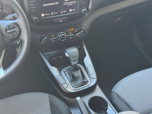 Used 2025 Kia Soul LX w/ LX Technology Package FWD image 39