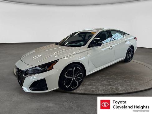 Used 2024 Nissan Altima 2.5 SR FWD image 1