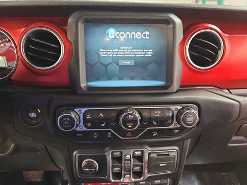 Used 2019 Jeep Wrangler Unlimited Rubicon image 19