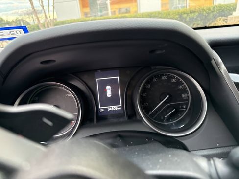 Used 2024 Toyota Camry SE image 5