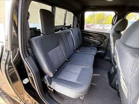 Used 2019 Nissan Titan SV w/ SV Convenience Package image 19